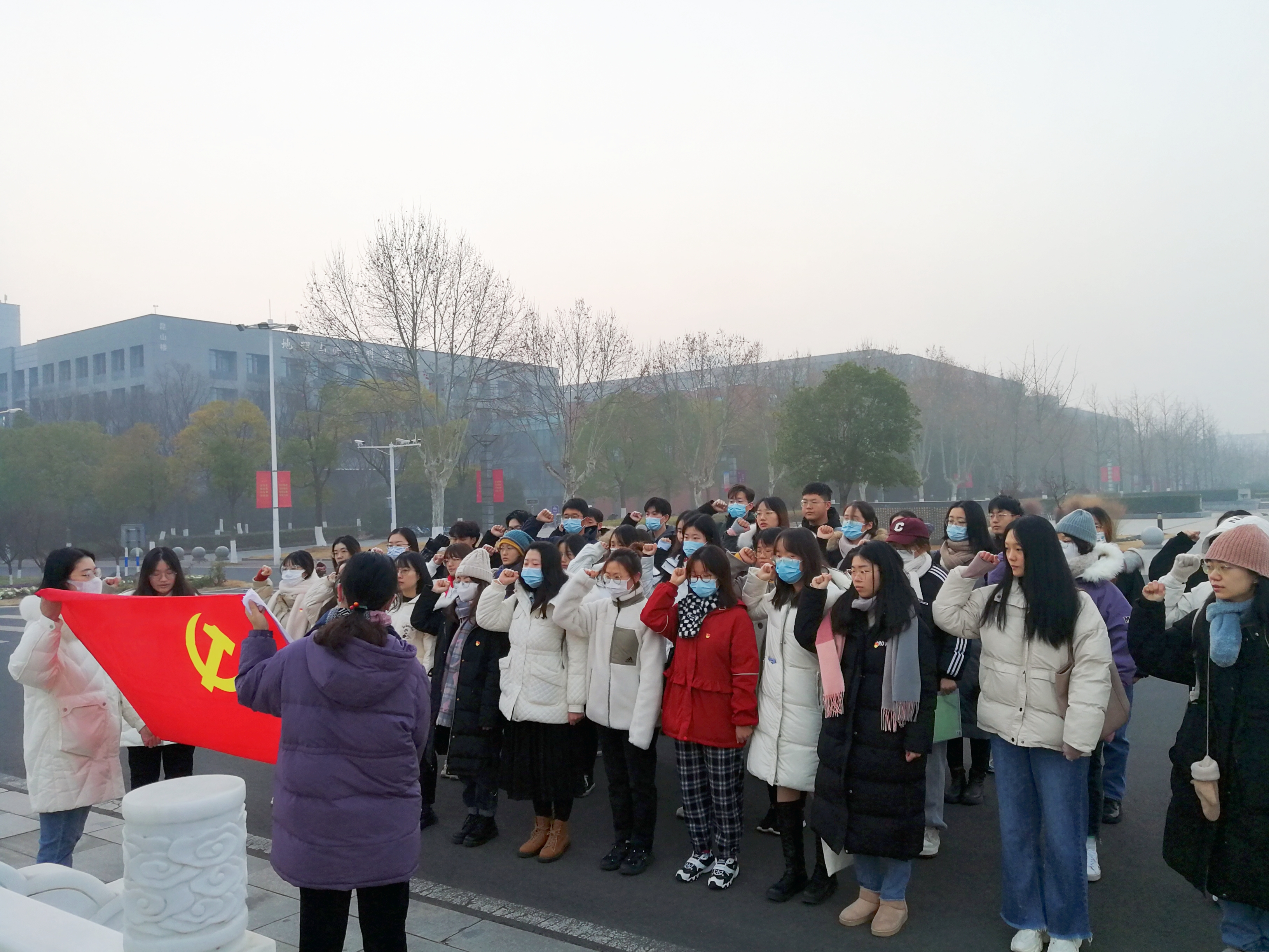3 重温入党誓词